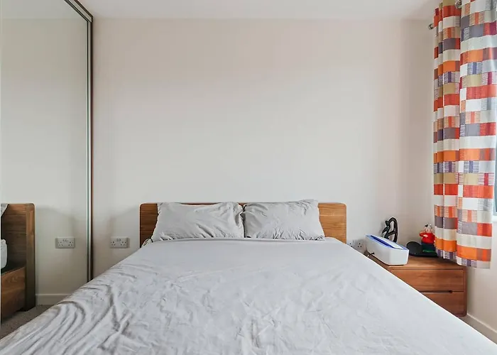 1-Bed Spacious Flat, North London, 15 Minutes To Central