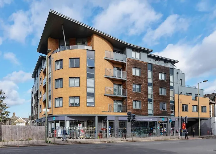 1-Bed Spacious Flat, North London, 15 Minutes To Central