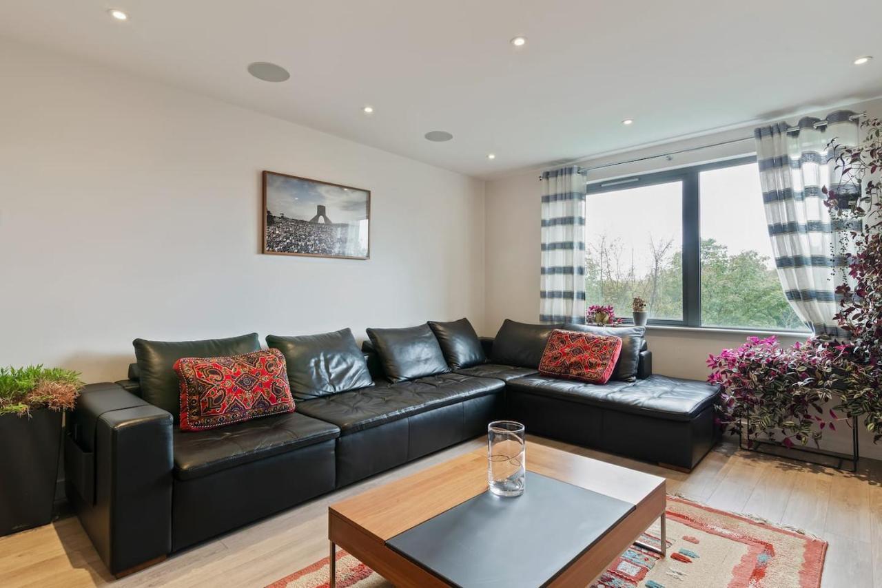 1-bed Spacious Flat, North London, 15 Minutes To Apartment New Southgate