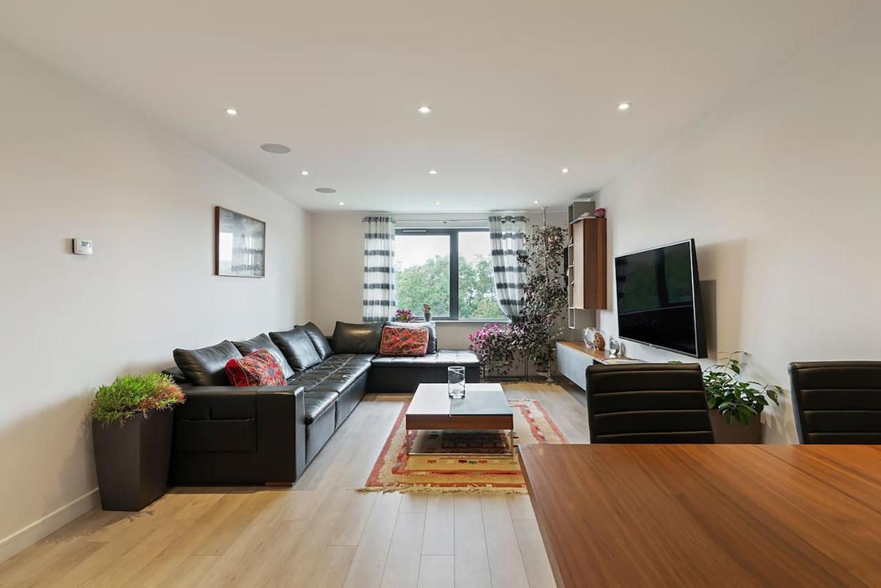 1-bed Spacious Flat, North London, 15 Minutes To * New Southgate