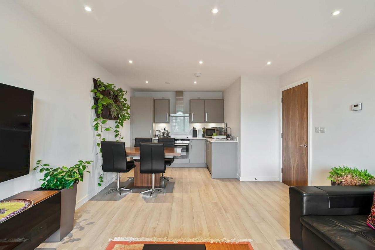 1-bed Spacious Flat, North London, 15 Minutes To Apartment