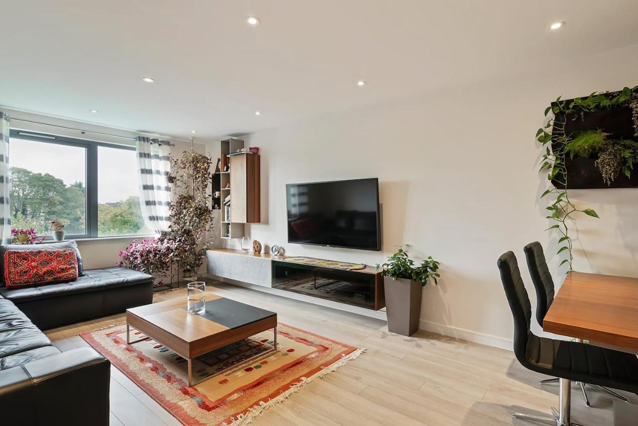 1-bed Spacious Flat, North London, 15 Minutes To *