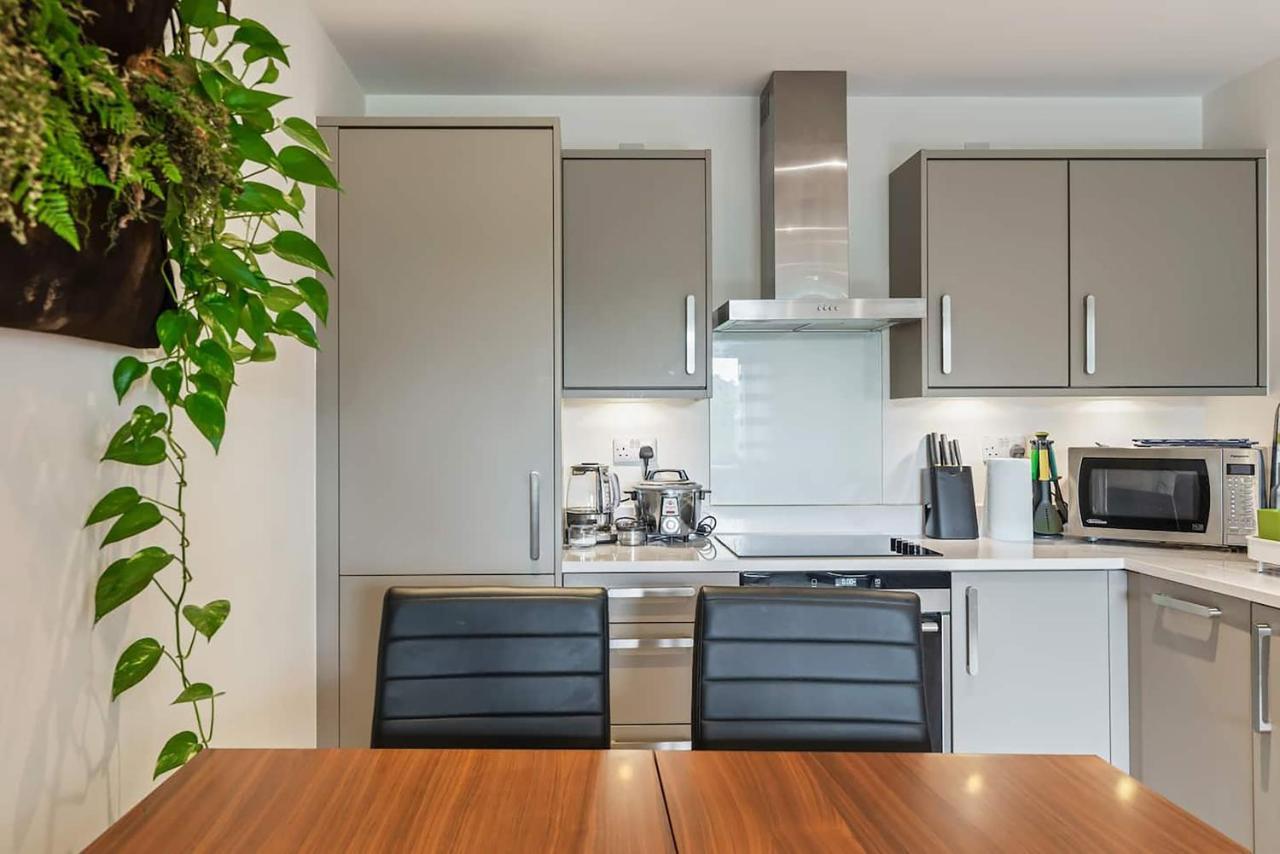 Apartment 1-bed Spacious Flat, North London, 15 Minutes To