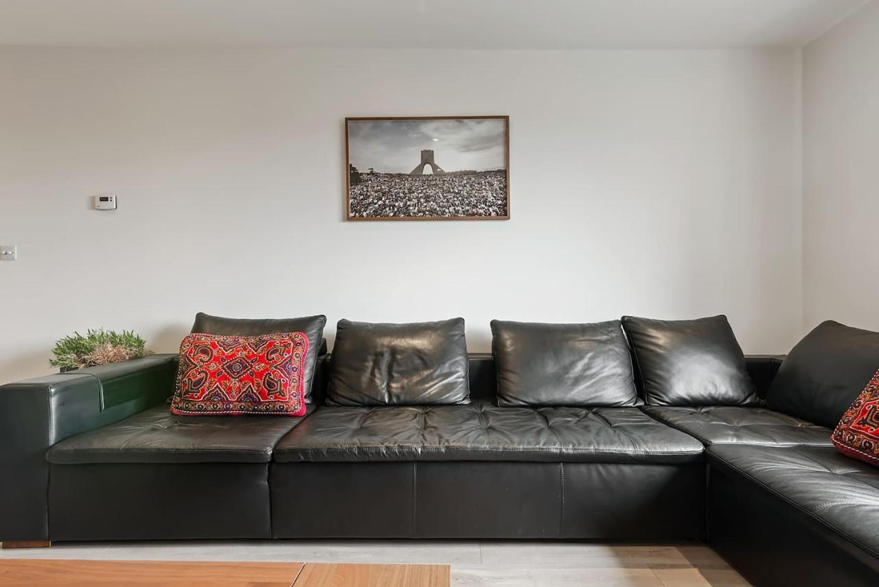 1-bed Spacious Flat, North London, 15 Minutes To *