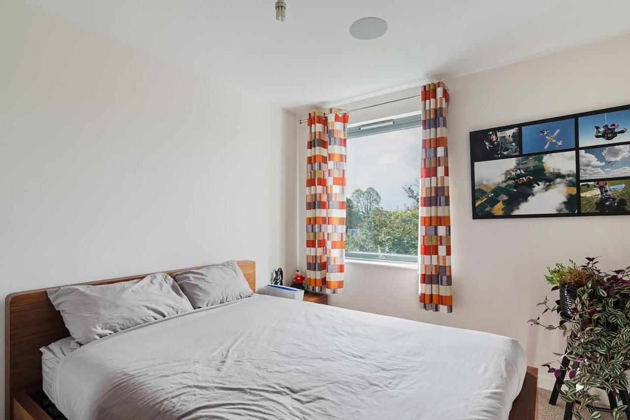 1-bed Spacious Flat, North London, 15 Minutes To * New Southgate