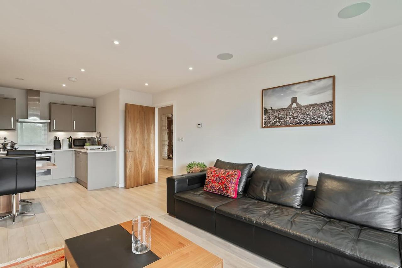 1-bed Spacious Flat, North London, 15 Minutes To Apartment