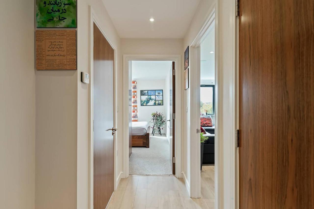 Apartment 1-bed Spacious Flat, North London, 15 Minutes To New Southgate