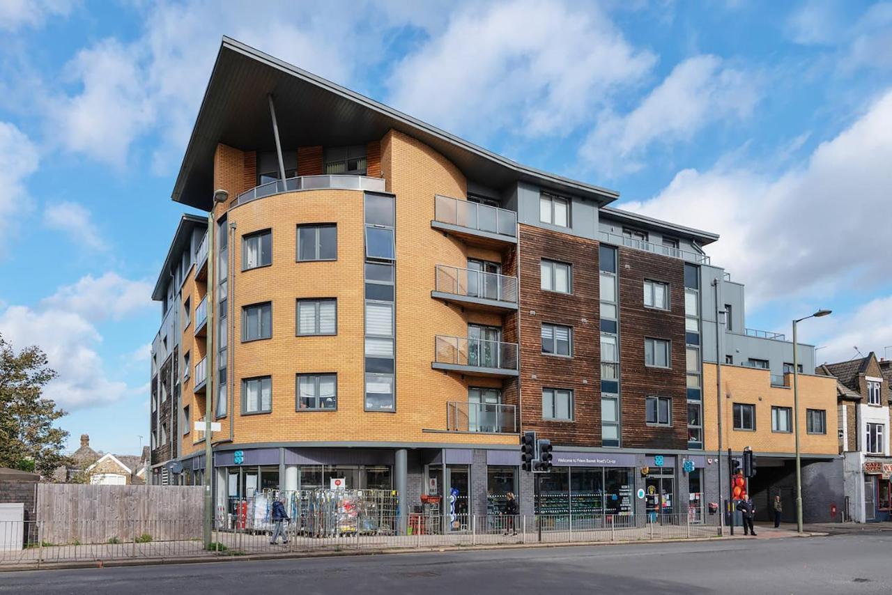 Apartment 1-bed Spacious Flat, North London, 15 Minutes To
